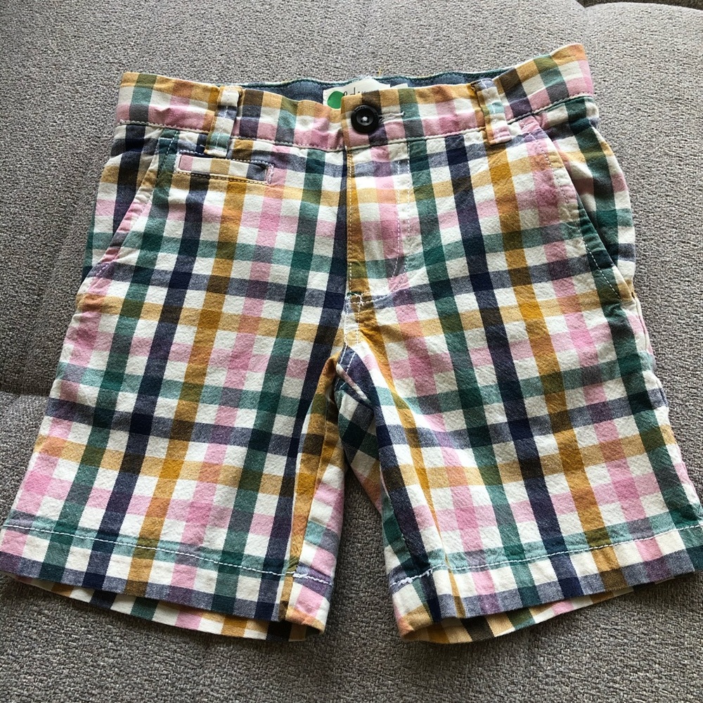 Boden boys shorts size 6y. multi color shorts.